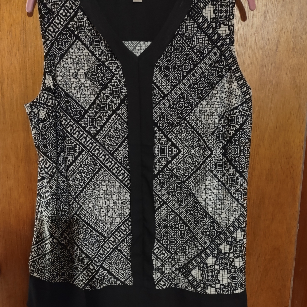 Roz & Ali Geometric Black and White Blouse
